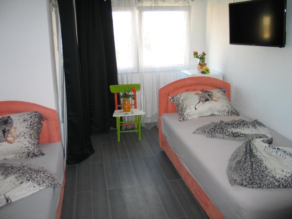 Guest House Dena Dobra Voda Habitación foto